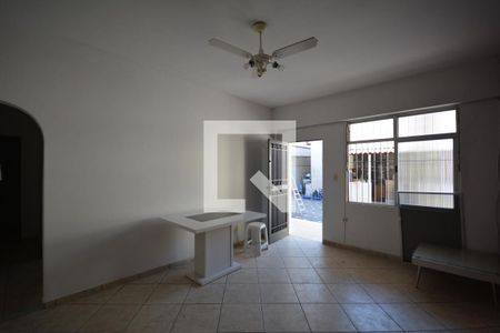Sala de casa para alugar com 6 quartos, 280m² em Brás de Pina, Rio de Janeiro
