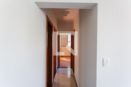 Corredor de apartamento para alugar com 3 quartos, 100m² em Sagrada Família, Belo Horizonte