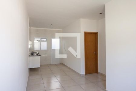 Sala de casa de condomínio para alugar com 2 quartos, 47m² em Parque Sao Sebastiao, Ribeirão Preto