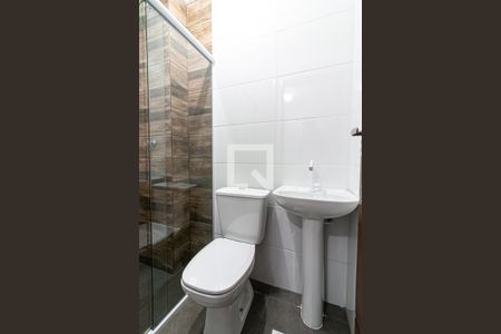 Banheiro de kitnet/studio para alugar com 1 quarto, 27m² em Jardim Lisboa, São Paulo