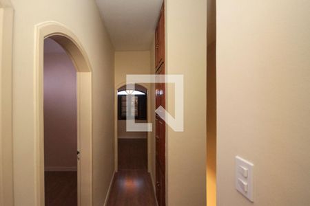 Corredor de casa para alugar com 3 quartos, 160m² em Jardim Avelino, São Paulo