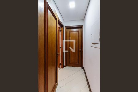 Corredor de apartamento para alugar com 3 quartos, 400m² em Bela Vista, Porto Alegre
