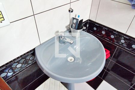 Casa à venda com 210m², 3 quartos e 2 vagas Casa à venda com 210m², 3 quartos e 2 vagasBanheiro