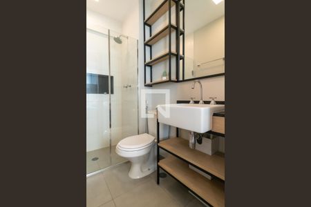 Banheiro de kitnet/studio para alugar com 1 quarto, 25m² em Sumarezinho, São Paulo