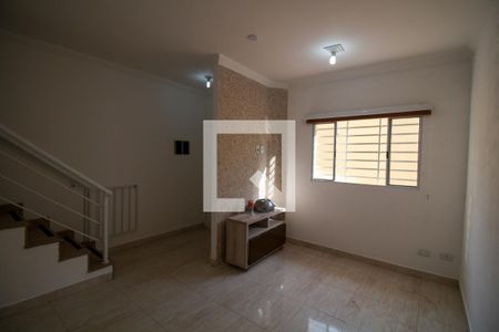 Sala de Estar de casa de condomínio para alugar com 2 quartos, 90m² em Chácara Califórnia, São Paulo