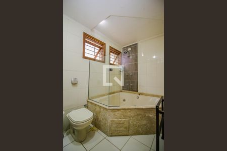 Casa de condomínio à venda com 220m², 5 quartos e 2 vagas Casa de condomínio à venda com 220m², 5 quartos e 2 vagasSuite
