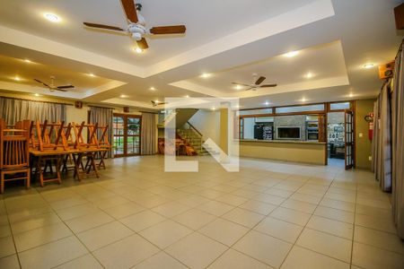Casa de condomínio à venda com 220m², 5 quartos e 2 vagas Casa de condomínio à venda com 220m², 5 quartos e 2 vagasÁrea comum