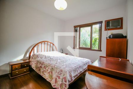 Casa de condomínio à venda com 220m², 5 quartos e 2 vagas Casa de condomínio à venda com 220m², 5 quartos e 2 vagasQuarto 1