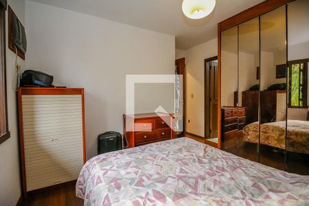 Casa de condomínio à venda com 220m², 5 quartos e 2 vagas Casa de condomínio à venda com 220m², 5 quartos e 2 vagasQuarto 1