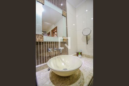 Casa de condomínio à venda com 220m², 5 quartos e 2 vagas Casa de condomínio à venda com 220m², 5 quartos e 2 vagasSuite