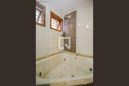 Casa de condomínio à venda com 220m², 5 quartos e 2 vagas Casa de condomínio à venda com 220m², 5 quartos e 2 vagasSuite