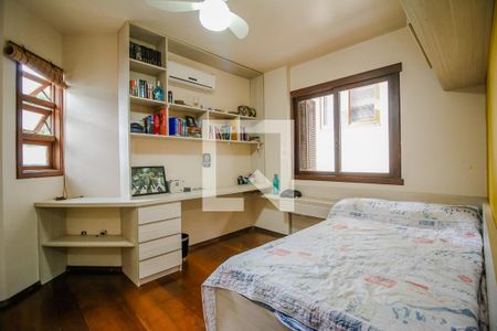 Casa de condomínio à venda com 220m², 5 quartos e 2 vagas Casa de condomínio à venda com 220m², 5 quartos e 2 vagasQuarto 3