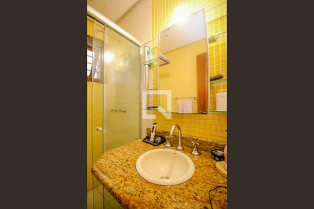 Casa de condomínio à venda com 220m², 5 quartos e 2 vagas Casa de condomínio à venda com 220m², 5 quartos e 2 vagasBanheiro
