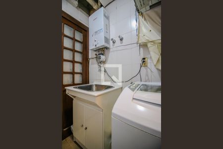 Casa de condomínio à venda com 220m², 5 quartos e 2 vagas Casa de condomínio à venda com 220m², 5 quartos e 2 vagasÁrea de serviço