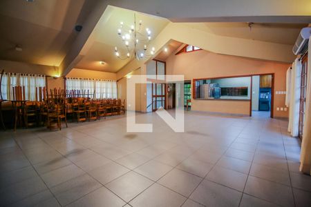 Casa de condomínio à venda com 220m², 5 quartos e 2 vagas Casa de condomínio à venda com 220m², 5 quartos e 2 vagasÁrea comum