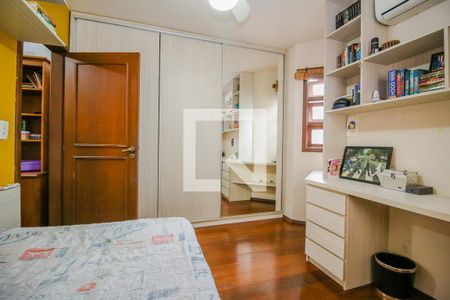 Casa de condomínio à venda com 220m², 5 quartos e 2 vagas Casa de condomínio à venda com 220m², 5 quartos e 2 vagasQuarto 3