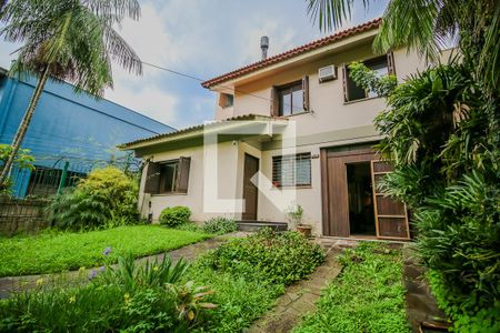 Casa de condomínio à venda com 220m², 5 quartos e 2 vagas Casa de condomínio à venda com 220m², 5 quartos e 2 vagasFachada da casa
