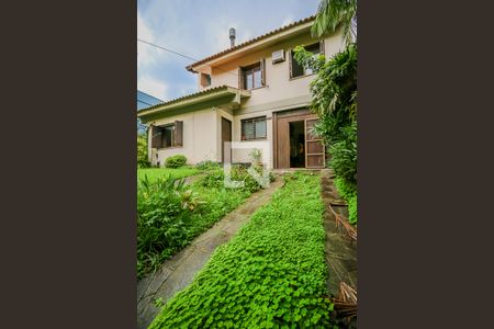 Casa de condomínio à venda com 220m², 5 quartos e 2 vagas Casa de condomínio à venda com 220m², 5 quartos e 2 vagasFachada da casa
