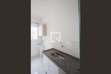 Cozinha de apartamento para alugar com 1 quarto, 40m² em Parque Maria Helena, São Paulo