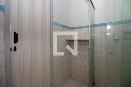 Banheiro de kitnet/studio à venda com 1 quarto, 27m² em Floresta, Porto Alegre