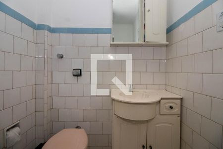 Banheiro de kitnet/studio à venda com 1 quarto, 27m² em Floresta, Porto Alegre