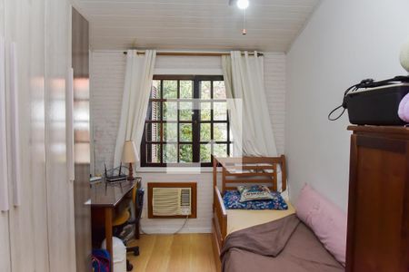 Quarto 2 de casa à venda com 2 quartos, 56m² em Chácara das Pedras, Porto Alegre