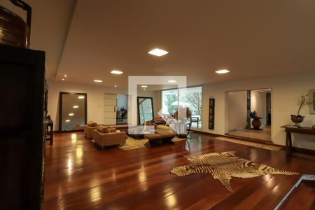 Sala de casa à venda com 6 quartos, 1200m² em Vila Tramontano, São Paulo