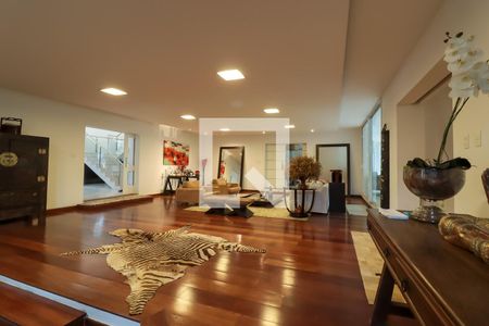 Sala de casa à venda com 6 quartos, 1200m² em Vila Tramontano, São Paulo