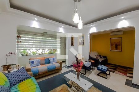 Casa à venda com 4 quartos, 196m² em Vila Cláudia, São Paulo
