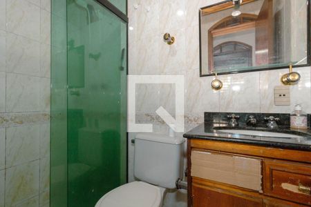 Banheiro de apartamento à venda com 1 quarto, 30m² em Cristal, Porto Alegre