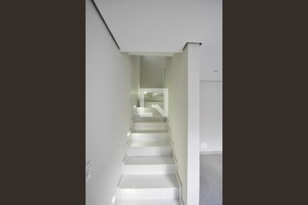 Escada de casa de condomínio à venda com 3 quartos, 120m² em Parque Assunção, Taboão da Serra