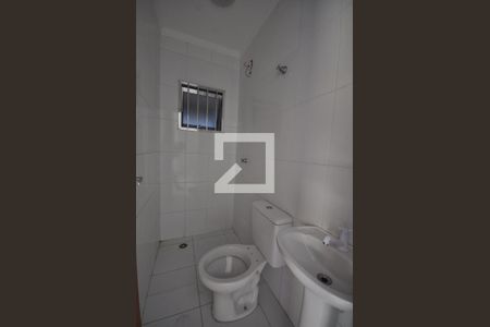 Banheiro de casa de condomínio para alugar com 1 quarto, 30m² em Chácara São João, São Paulo