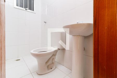 Banheiro de casa de condomínio para alugar com 1 quarto, 30m² em Chácara São João, São Paulo