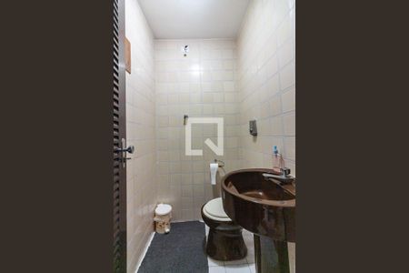 Casa à venda com 345m², 4 quartos e 4 vagas Casa à venda com 345m², 4 quartos e 4 vagasBanheiro de Serviço