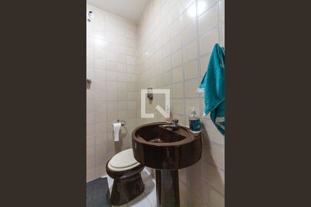 Casa à venda com 345m², 4 quartos e 4 vagas Casa à venda com 345m², 4 quartos e 4 vagasBanheiro de Serviço