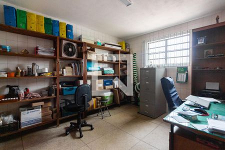 Casa à venda com 345m², 4 quartos e 4 vagas Casa à venda com 345m², 4 quartos e 4 vagasQuarto de Serviço