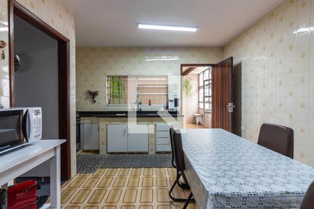 Casa à venda com 345m², 4 quartos e 4 vagas Casa à venda com 345m², 4 quartos e 4 vagasCozinha