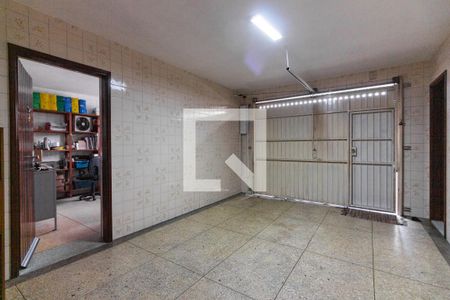 Casa à venda com 345m², 4 quartos e 4 vagas Casa à venda com 345m², 4 quartos e 4 vagasGaragem