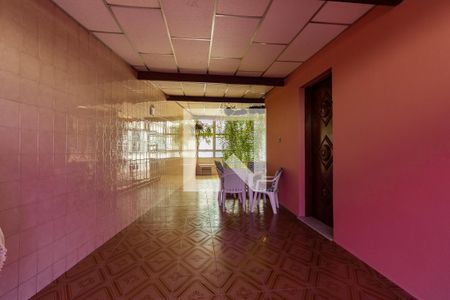 Casa à venda com 345m², 4 quartos e 4 vagas Casa à venda com 345m², 4 quartos e 4 vagasQuintal