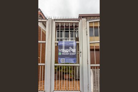 Casa à venda com 345m², 4 quartos e 4 vagas Casa à venda com 345m², 4 quartos e 4 vagasPlaca de Anuncio