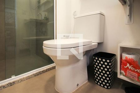 Banheiro de kitnet/studio para alugar com 1 quarto, 22m² em Indianópolis, São Paulo