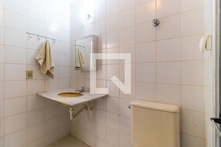 Banheiro de kitnet/studio para alugar com 1 quarto, 34m² em Centro, Campinas