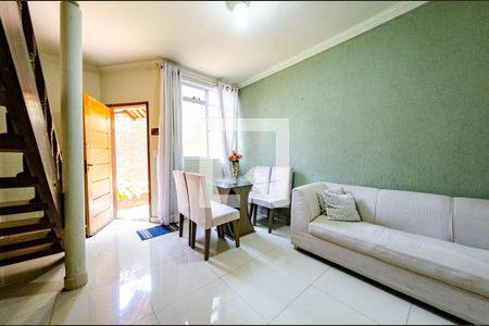 Sala de casa de condomínio à venda com 2 quartos, 80m² em Havaí, Belo Horizonte