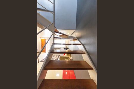 Escada de casa à venda com 3 quartos, 130m² em Jardim das Vertentes, São Paulo