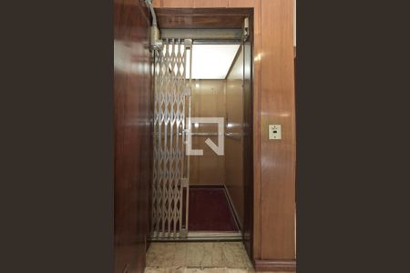 Corredor - Elevador de casa à venda com 3 quartos, 350m² em Brooklin, São Paulo