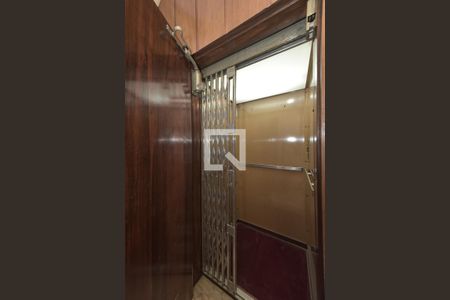 Corredor - Elevador de casa à venda com 3 quartos, 350m² em Brooklin, São Paulo