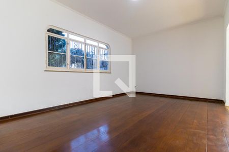 Casa à venda com 440m², 4 quartos e 4 vagasSala