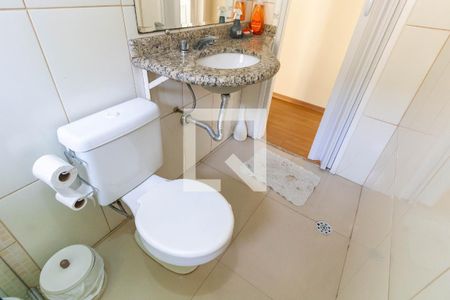 Banheiro de casa para alugar com 2 quartos, 65m² em Vila Ivone, São Paulo