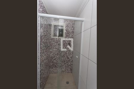 Banheiro social  de apartamento à venda com 3 quartos, 68m² em Piraporinha, Diadema