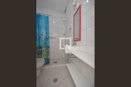 Banheiro de kitnet/studio para alugar com 1 quarto, 26m² em República, São Paulo